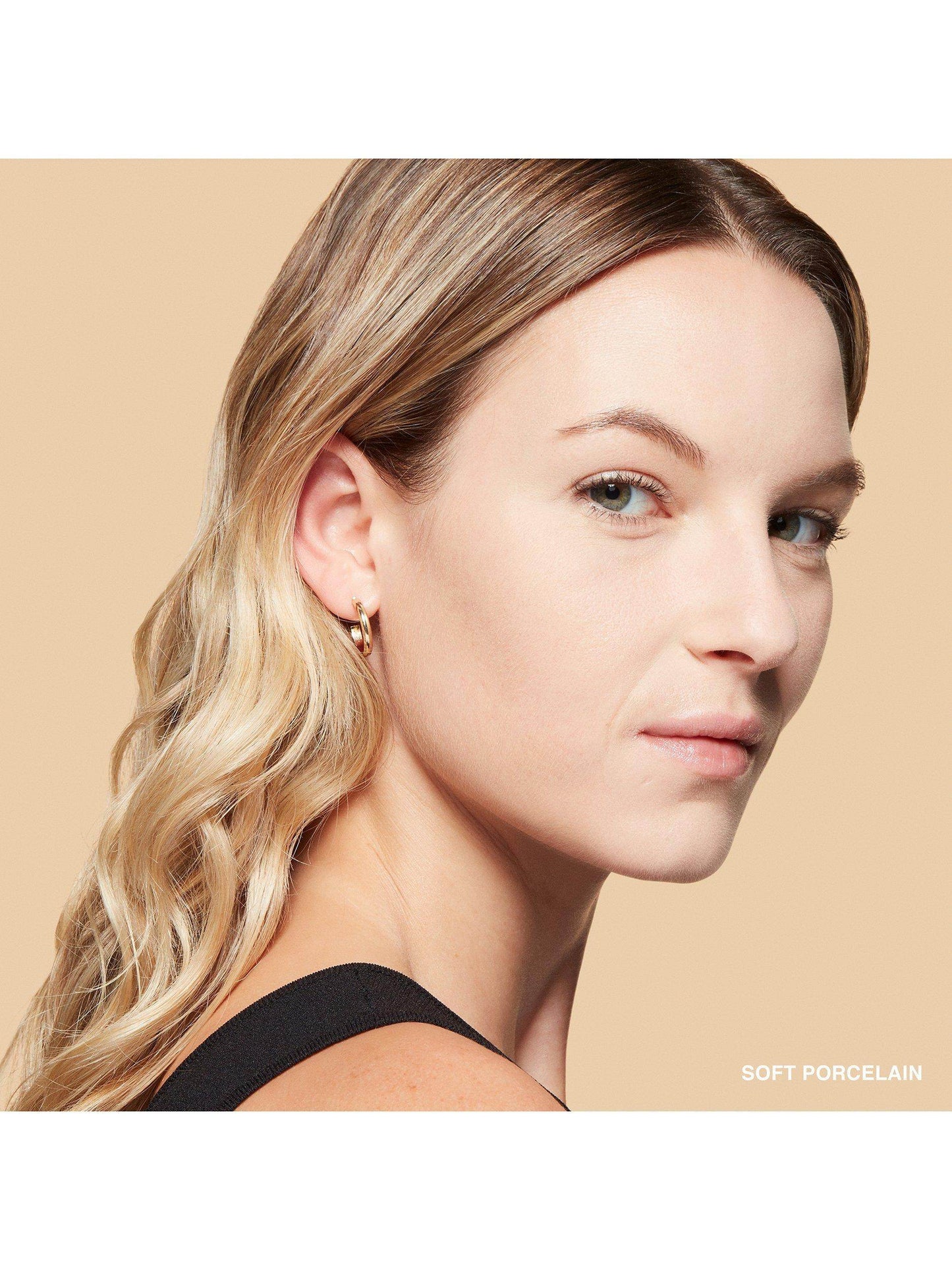 Bobbi Brown Bobbi Brown Sheer Finish Pressed Powder, Soft Porcelain 10G Makeup 110450066alt4 shop at Exprimi Beauty Kenya. Home of Skin care, Body care, Make-up, Fragrance & Beauty.