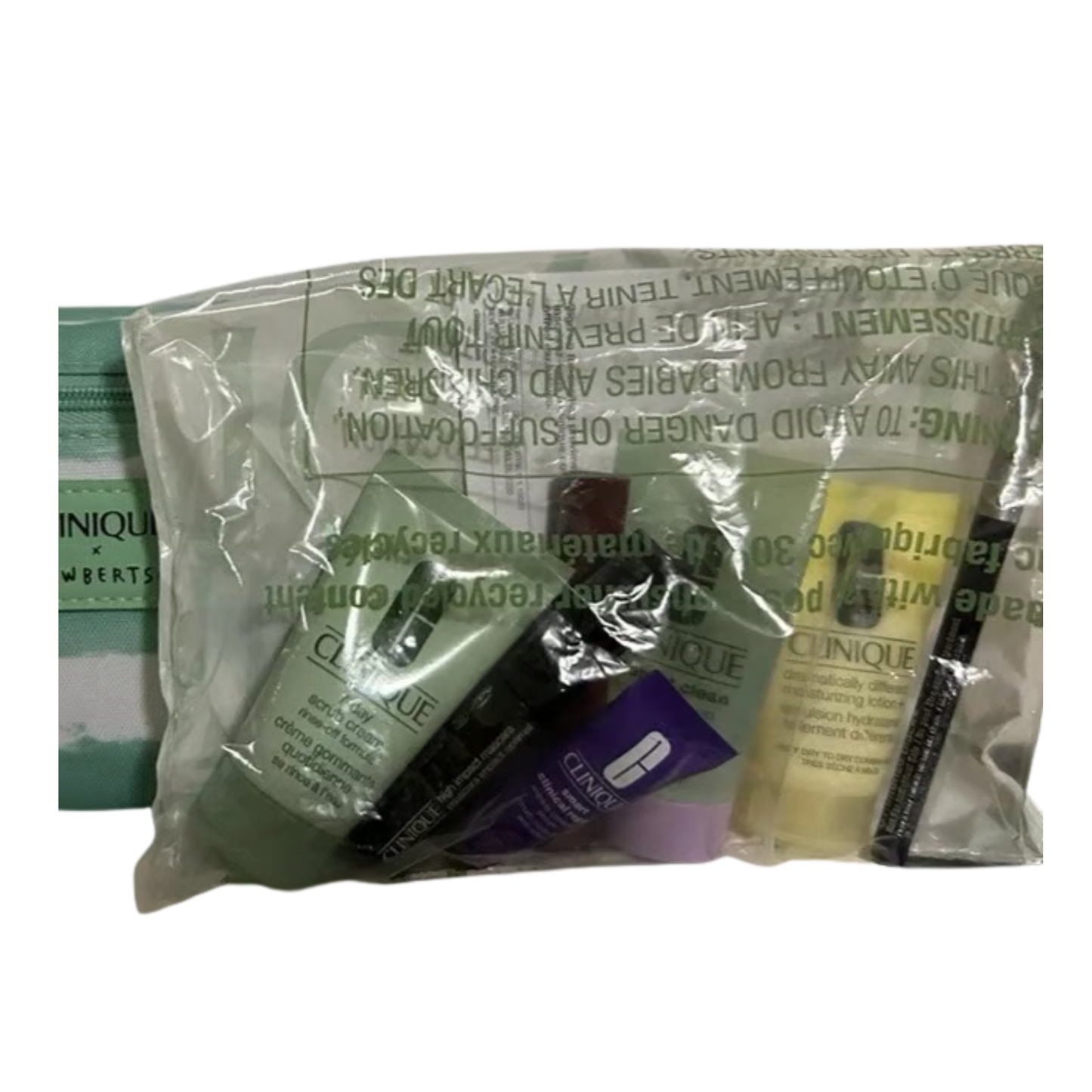 Clinique Clinique x Drawbertson 8 Pcs Travel Makeup Skincare Samples Gift Set Green Bag Clinique Gift set 14_f611f33c-02c5-40a8-9f09-5afda718b1a0 shop at Exprimi Beauty Kenya. Home of Skin care, Body care, Make-up, Fragrance & Beauty.