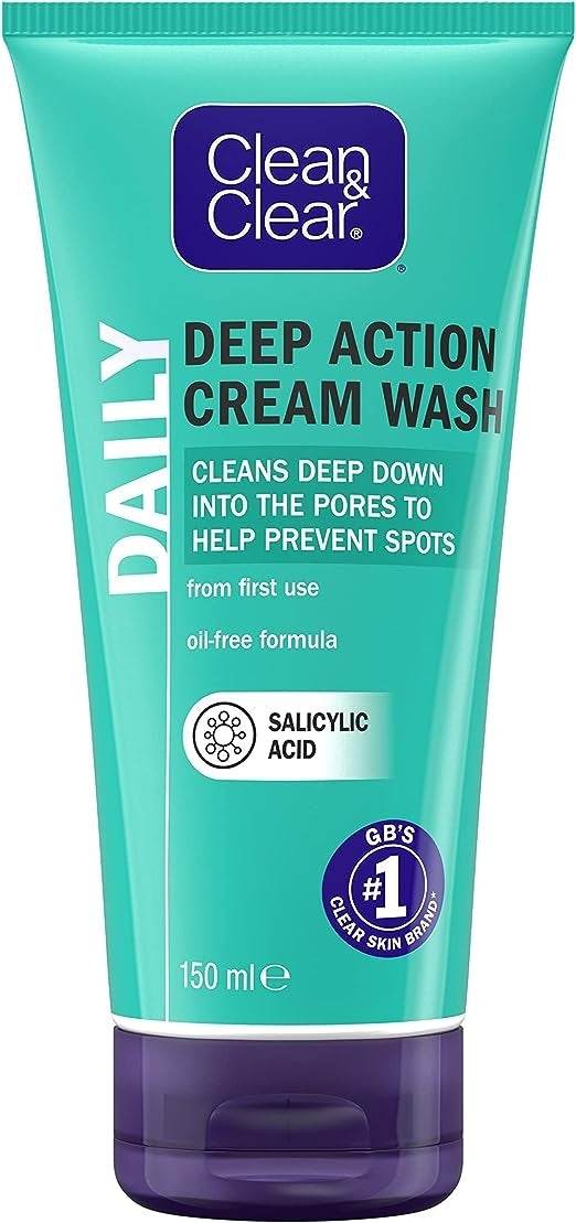 CLEAN & CLEAR® Deep Action Cream Wash cleanses deep down into the pores to help precent spots 150ml